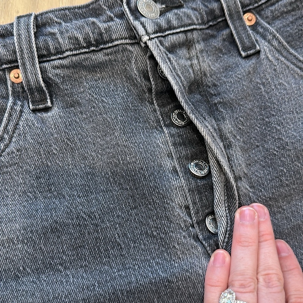 Levi’s 501 Original Black Shorts Women’s Cutoff High Rise Denim Jeans Size 29 - Picture 5 of 12
